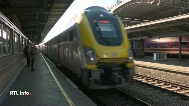 Le Conseil d'État estime que la SNCB a manqué de la transparence requise dans la sélection de la société espagnole CAF  pour un marché public d'achat d'automotrices. Une autre société, Alstom Belgium, avait introduit une requête en extrême urgence contre cette décision.