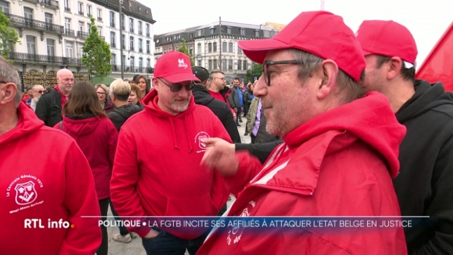 La FGTB invite ses affiliés à introduire un recours devant le tribunal du travail contre la réforme du gouvernement fédéral limitant les allocations de chômage à 2 ans maximum. De son côté, le syndicat va saisir la Cour constitutionnelle, une procédure qui risque de prendre plus du temps.