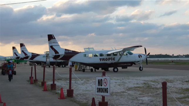 Tentative de détournement dramatique au Belize : un vétéran américain poignarde deux passagers avant d’être abattu à bord d’un avion de tourisme. Une enquête est ouverte et la sécurité des aéroports renforcée.