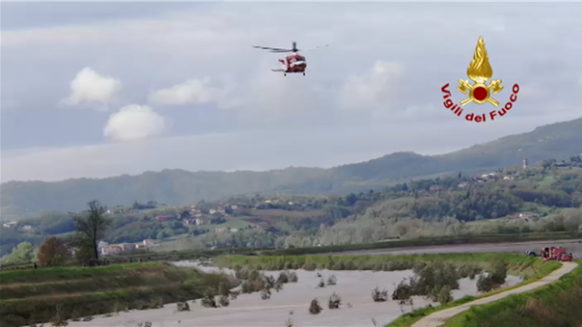 Les corps de deux personnes portées disparues lors d'une vague d'intempéries ayant frappé le nord de l'Italie ont été retrouvés vendredi, ont annoncé les pompiers, ce qui fait monter le bilan à trois morts.