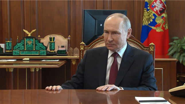 Le président Vladimir Poutine ordonne aux troupes russes d'observer un cessez-le-feu en Ukraine à l'occasion de Pâques, à partir de samedi 15H00 GMT et jusqu'à la nuit de dimanche à lundi, appelant Kiev à faire de même.