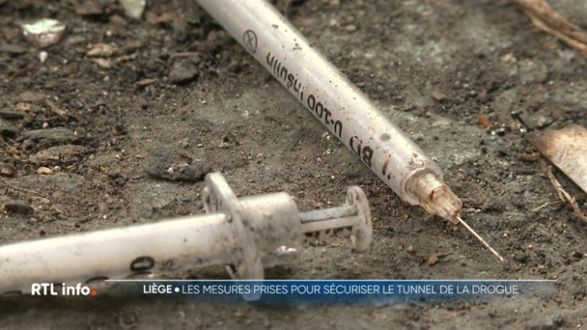 Les images choquantes avaient fait le tour des médias. On y voyait des toxicomanes se droguer en plein centre-ville de Liège, de jour comme de nuit. Face à la pression, les autorités avaient fini par fermer ce tunnel de la drogue. Mais le problème est-il vraiment réglé depuis ?