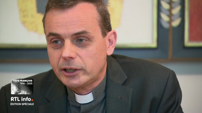 C'est avec beaucoup d'émotion que l'Archevêque de Malines-Bruxelles, Luc Terlinden, a rendu hommage au souverain pontife en soulignant son impact sur l'Église belge, mais aussi à l'international. Le point en direct avec Marwa Sebbahi.