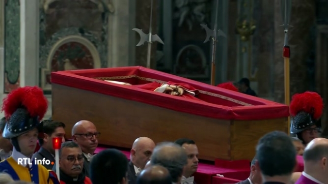 La dépouille du pape François est arrivée ce matin à la basilique Saint-Pierre
