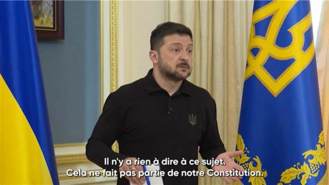 L'Ukraine ne reconnaît pas légalement l'occupation de la Crimée et il n'y a rien à dire à ce sujet martèle le président ukrainien Volodymyr Zelensky depuis Kiev. Selon le Financial Times, Vladimir Poutine aurait proposé aux Etats-Unis d'arrêter son invasion et de geler la ligne de front actuelle s'ils accédaient à ses revendications majeures, parmi lesquelles la reconnaissance de la souveraineté de la Russie sur la péninsule de Crimée, annexée en 2014.