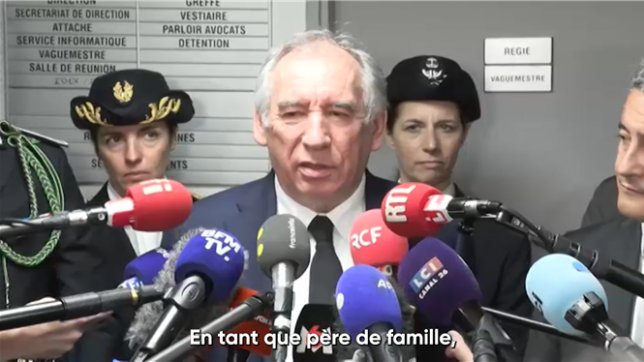Ça me poignarde le coeur, a répondu François Bayrou, interrogé mercredi sur les déclarations de sa fille, qui a révélé avoir été victime, adolescente, de violences lors d'un camp d'été organisé par la même congrégation à laquelle appartient l'établissement Notre-Dame de Bétharram.