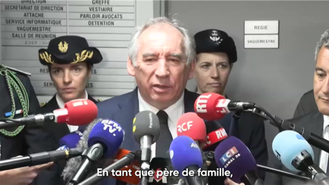 Ça me poignarde le coeur, a répondu François Bayrou, interrogé mercredi sur les déclarations de sa fille, qui a révélé avoir été victime, adolescente, de violences lors d'un camp d'été organisé par la même congrégation à laquelle appartient l'établissement Notre-Dame de Bétharram.