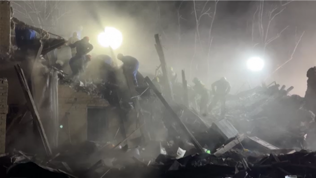Dans la nuit de mercredi à jeudi, la capitale ukrainienne a été visée par des missiles russes. Au moins 9 morts et 63 personnes blessées sont à déplorer.