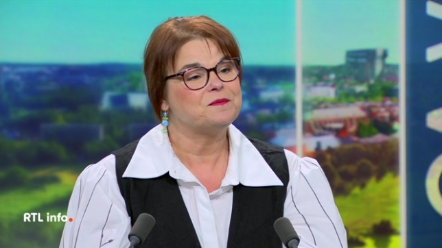 De nombreuses personnes âgées ne souhaitent pas aller en maison de repos. Quelles sont les vraies alternatives à la maison de repos ? D'autres options existent, comme les centres d'accueil de jour. Avec l'AVIQ, on fait le point sur ces solutions, leur utilité et les idées reçues qui les entourent.