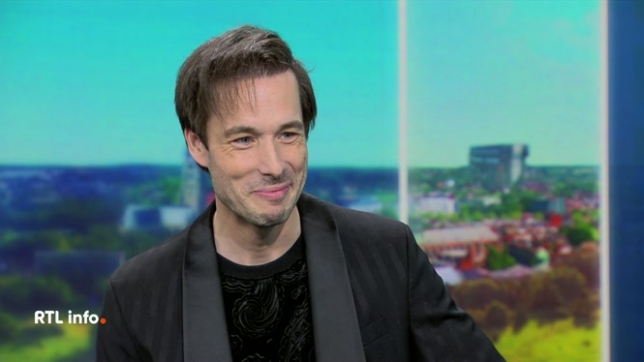 Luc Langevin, illusionniste québécois au parcours atypique, cumule 30 millions de vues et plus de 400 tours. Il revient avec son nouveau spectacle L'illusionniste attendu à Forest National le 8 janvier 2026. Entre science, magie, effets visuels et émotion, il repousse les limites du réel.