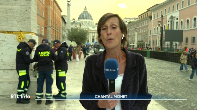 Une immense file s'est formée place Saint-Pierre à Rome, où des milliers de fidèles attendent patiemment pour rendre un dernier hommage au pape François. En 24 heures, près de 50 000 personnes ont déjà défilé devant sa dépouille.Notre envoyée spéciale a pu approcher le cercueil du souverain pontife.