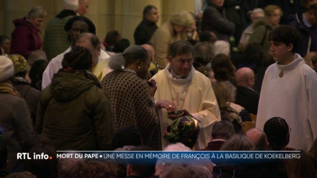 Les hommages au Pape sont aussi nombreux chez nous. Hier soir, une messe a été célébrée, à Bruxelles, dans la Basilique de Koekelberg. Un hommage national à la mémoire du Pape François, auquel ont assisté le roi Albert et la reine Paola.