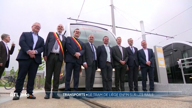 L'inauguration officielle du tram a lieu aujourd'hui. Les Liégeois l'attendent depuis 2017. Date à laquelle il aurait normalement dû rouler. Les clés du tram ont été, symboliquement remises à la Ville, ce matin.