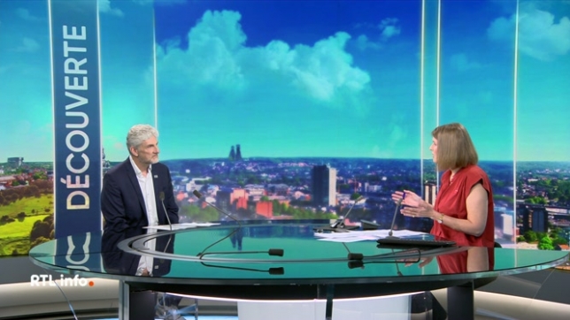 En plateau, Geoffrey Moulart, directeur de la Communication de Visit Wallonia, partage des suggestions d'activités familiales pour les vacances de printemps.