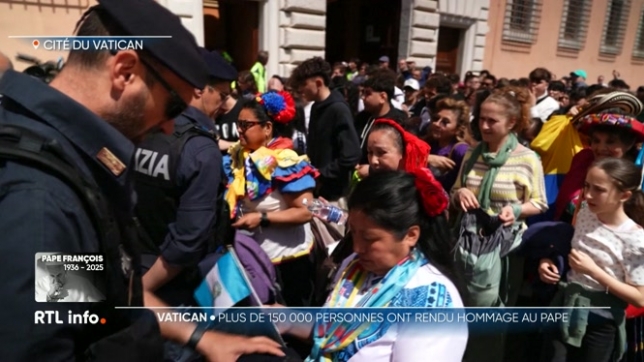 Les fidèles ont rendu un dernier hommage au pape François