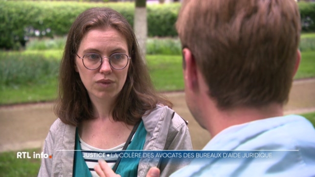 La colère monte du côté des avocats des bureaux d'aide juridique, avocats que l'on dit aussi pro deo, qui défendent les plus démunis. Ils reçoivent un salaire annuel, payé aux alentours du mois de mai. Cette année, ils ne toucheront que 60% de ce salaire, peut-être même moins.
