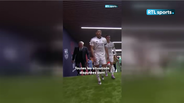 Jude Bellingham a vivement critiqué l'arbitre de la rencontre à la mi-temps du Clasico.