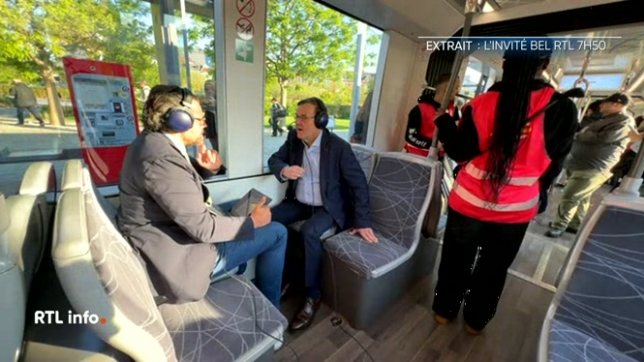 Le bourgmestre de Liège répondait ce matin aux questions de Martin Buxant, depuis le tram circulant dans la cité ardente. Il a expliqué le coût des travaux, bien plus élevé que la somme avancée au départ.
