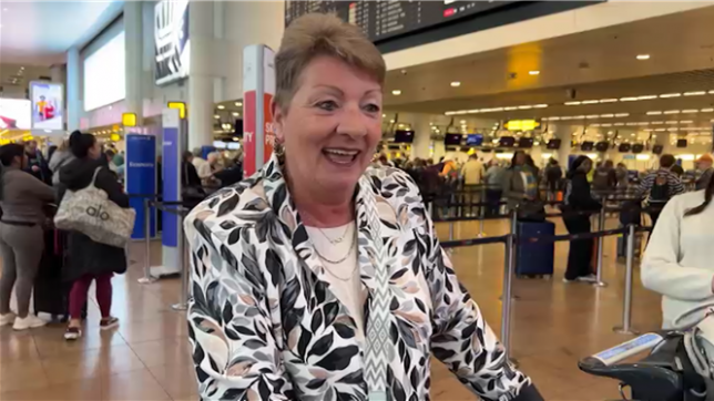 Après une journée à l'arrêt ce mardi en raison de la grève nationale, les activités dans les aéroports de Charleroi et de Bruxelles vont reprendre de manière intense. Plus de 100.000 personnes sont attendues.