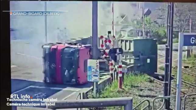 Un camion endommage les caténaires à Grand-Bigard