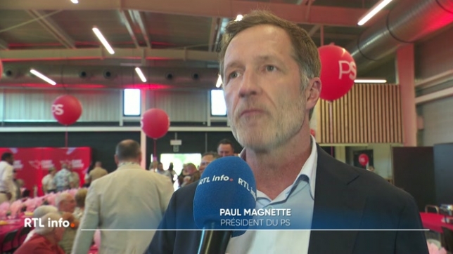 A la veille du 1er mai, fête du travail, le président du Parti socialiste, Paul Magnette, s'exprime à Fleurus devant les militants, marquant également les 140 ans du parti. Mathieu Col est sur place pour couvrir cet événement symbolique.