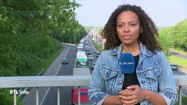 Comme annoncé, des travaux sur l'autoroute E40 vont rendre la circulation compliquée ce week-end. Le point en direct avec Justine Sow.