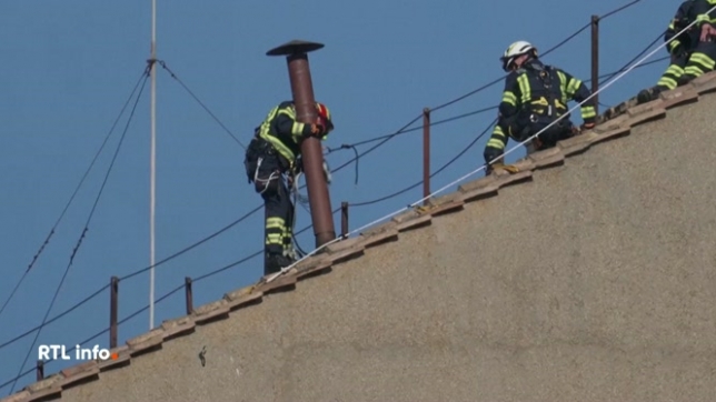 La chapelle Sixtine à nouveau surplombée par une cheminée