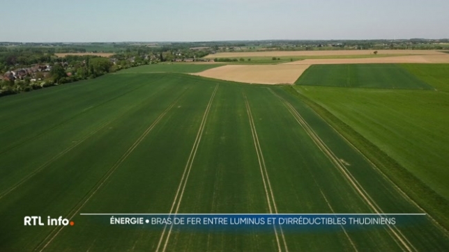 Le vieux projet éolien de Florenchamps fait l'objet d'une nouvelle enquête publique après le dépôt d'une huitième demande de permis introduite par Luminus. 6 communes sont concernées par l'implantation de 11 mâts éoliens de 230 à 250 mètres de haut, soit le 2e parc du fournisseur d'énergie.