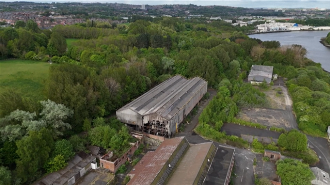 Un garçon de 14 ans perd la vie dans un incendie en Angleterre: une dizaine d'adolescents suspectés d'être à l'origine du feu
