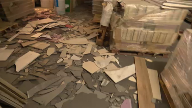 A Molenbeek,  la situation a dégénéré de manière spectaculaire. Un groupe d’environ cent individus, cagoulés, vêtus de noir et armés de matraques, a investi le quartier Ribaucourt. Ces individus ont, d'après les témoins sur place, violemment agressé des passants dans les rues, s’en prenant également à un petit commerce local spécialisé dans le carrelage. L’établissement a été littéralement saccagé. Les propriétaires des lieux, un père et son fils ont été blessés et hospitalisés.