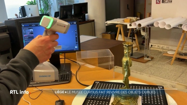 Direction Liège et le musée Curtius, où passé et technologie se rencontrent. Grâce à l'impression 3D, les conservateurs redonnent vie à des objets abîmés ou incomplets. Par exemple, un sabre d'officier anglais a retrouvé sa poignée, recrée avec une très grande précision.