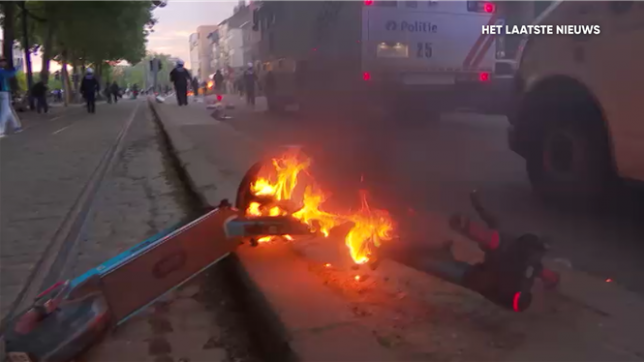 Une manifestation pro-palestinienne est devenue hier une manifestation contre le racisme et la violence perpétrée la veille par des hooligans brugeois d'extrême-droite contre des habitants de la capitale. Des affrontements avec la police et des dégradations ont eu lieu.