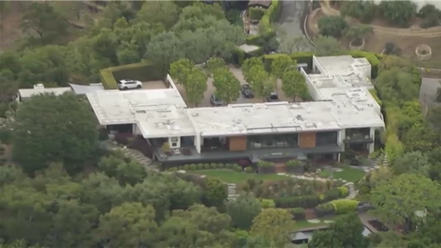 Hier lundi, la police de Los Angeles a arrêté un homme qui a tenté de s'introduire dans la maison de Jennifer Aniston, l'actrice connue pour son rôle dans la série Friends, à Bel-Air en Californie.