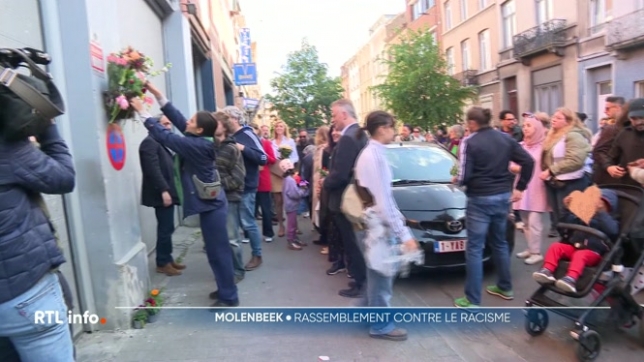 Plusieurs habitants de Molenbeek dénoncent les violences racistes perpétrées par certains supporter brugeois. Un rassemblement y était d'ailleurs organisé en fin d'après-midi devant le commerce qui avait été saccagé dimanche, en soutien aux 2 personnes qui avaient été tabassées sur place.