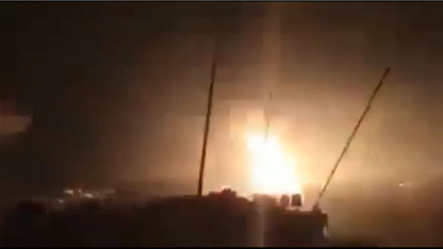 Images distribuées par la branche médiatique de l'armée pakistanaise montrant ce qu'elle affirme être des frappes aériennes au Pakistan, menées par l'Inde.