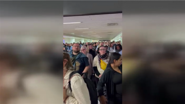 De retour de vacances, un voyageur dénonce ce jeudi matin les files interminables au contrôle frontalier à l'aéroport de Bruxelles.