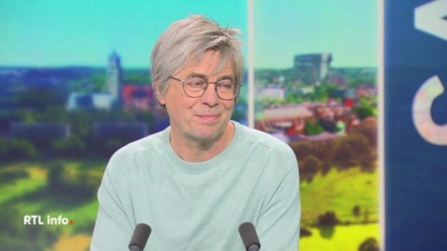 Gilles Goetghebuer, rédacteur en chef du Magazine Sport et Vie, met en avant les bienfaits des balades en forêt. La nature réduit le stress, abaisse la pression artérielle et améliore l'humeur grâce aux phytoncides et la couleur verte apaisante. Courir en forêt décuple ces avantages.