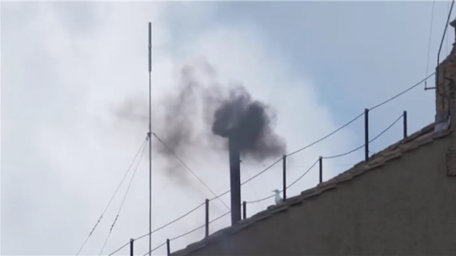 Les cardinaux poursuivent leurs délibérations au Vatican pour désigner le successeur du pape François. Alors que la célèbre fumée blanche se fait attendre, fidèles et curieux scrutent la cheminée de la chapelle Sixtine. Suivez notre direct depuis le Vatican dans cet article.