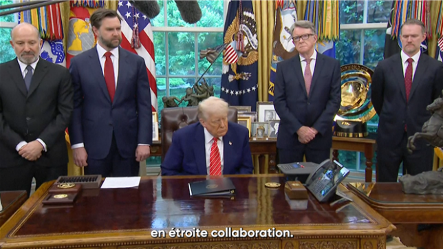 Le Premier ministre britannique Keir Starmer a salué jeudi lors d'un appel téléphonique avec Donald Trump  un jour historique après l'annonce par son homologue américain d'un accord commercial entre les deux pays, dont les contours doivent encore être précisés. C'est un jour vraiment fantastique et historique, déclare le Britannique à propos de cette annonce.