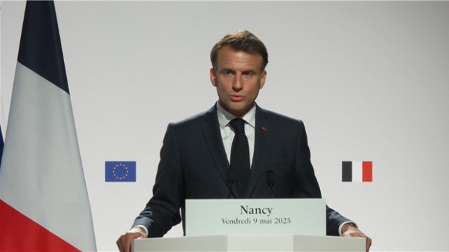 Le président français Emmanuel Macron a accusé vendredi Vladimir Poutine d'être du côté de la guerre, ajoutant que ceux qui ont cru le contraire en sont pour leur compte.