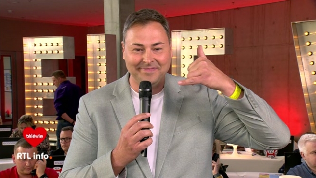 En direct, Benjamin Maréchal présente le centre de promesse de Liège Expo, où on attend toutes les promesses de dons pour cette 37e édition de l'opération Télévie.