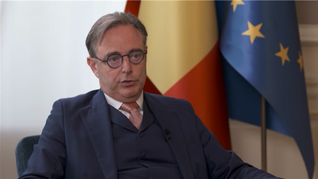 Martin Buxant reçoit chaque dimanche une personnalité publique ou politique qui fait l'actualité.