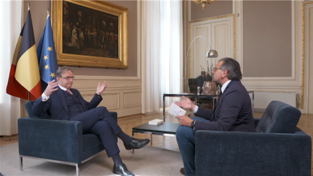 Martin Buxant reçoit chaque dimanche une personnalité publique ou politique qui fait l'actualité.