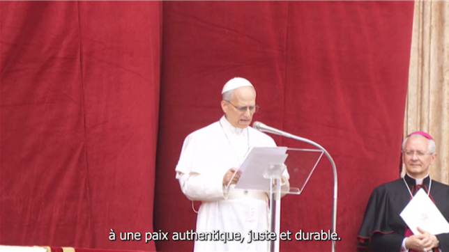 Le pape Léon XIV plaide pour une paix juste et durable en Ukraine, dans une allocution depuis le balcon de la basilique Saint-Pierre.