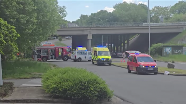 Les faits se sont déroulés ce dimanche à 14h30. Trois personnes, une femme et deux enfants, se trouvaient dans le véhicule.