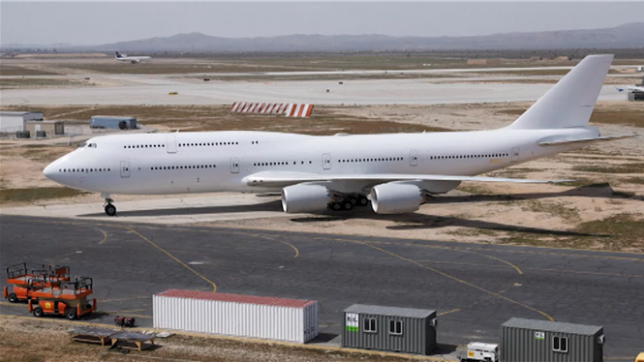 Un luxueux Boeing 747 offert par le Qatar à l’usage de Donald Trump agite les États-Unis : un cadeau à 400 millions qui soulève des soupçons de conflit d’intérêts et de légalité constitutionnelle à l’approche d’un voyage au Moyen-Orient.