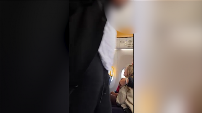 Alerte à la bombe dans un avion Ryanair à Charleroi: le déroulé filmé par un témoin.