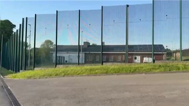 Six détenus se sont évadés de la prison de Saint-Hubert. À l'heure actuelle, un seul est toujours en fuite.  Selon le parquet du Luxembourg, le profil des fugitifs n'est pas considéré comme particulièrement dangereux. Il s'agit pour la plupart d'auteurs de faits de vols, de stupéfiants, ou encore de séjour illégal. Ils ne sont pas connus pour avoir commis des atteintes à l'intégrité physique.