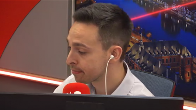 Les nouveaux pensionnaires du parc Pairi Daiza sont arrivés hier en grandes pompes. Trois petits singes dorés sont confiés par la Chine. Le parc s’engage à œuvrer pour leur protection. Les petits singes doivent à rester en quarantaine pendant un mois. il s’agit de singes dorés du Qinling, la sous-espèce la plus rare, et surtout l’une des plus menacées. Il s’agit de petits primates au pelage orangé, au contour des yeux bleu et au nez retroussé.