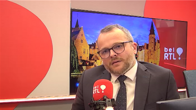 Le ministre fédéral de l’énergie répond aux questions de Martin Buxant. Le gouvernement fédéral doit se pencher fin du mois sur le projet éolien off-shore au large des côtes belges. Un projet dont les coûts ont quadruplé. On est passé d’un budget initial de 2,2 milliards € à 8 milliards €. Mathieu Bihet estime que c’est beaucoup trop cher et qu’il faut revoir le projet à la baisse.